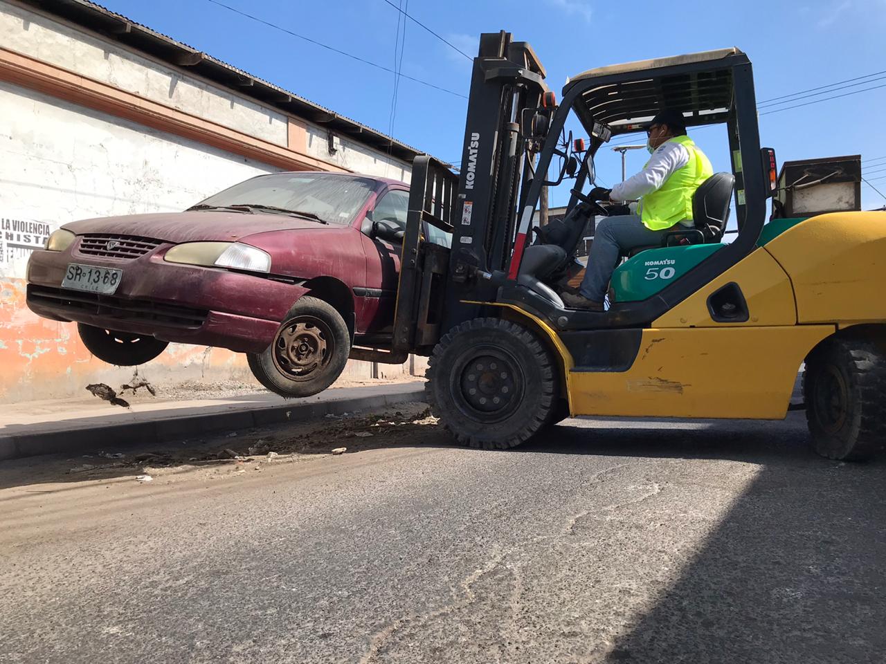 Municiapalidad de Iquique ha retirado 54 vehículos abandonados de las calles durante 2020