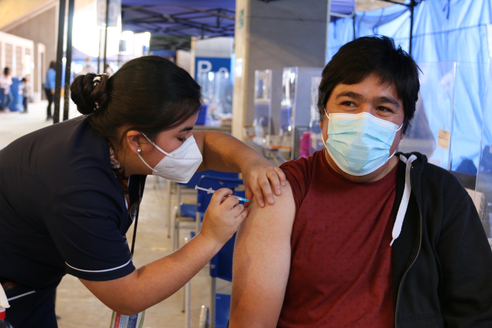 Puntos de inoculación de la Salud Municipal de Iquique tendrán horario especial este 31 de diciembre