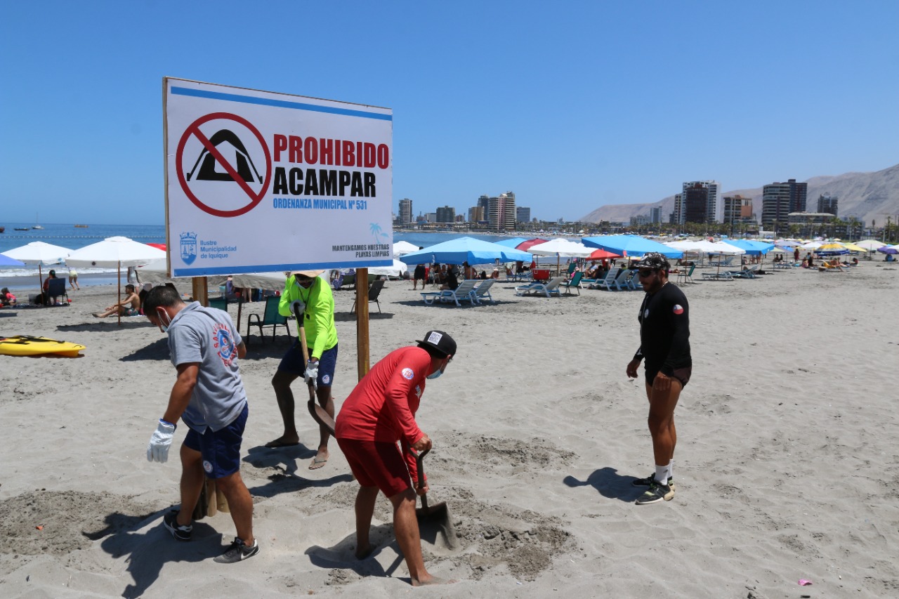 Municipalidad de Iquique inicia instalación de 25 letreros de "Prohibido Acampar"