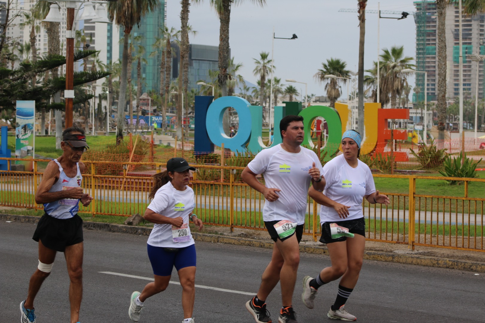 Más de 900 competidores participaron en Medio Maratón Iquique 2023