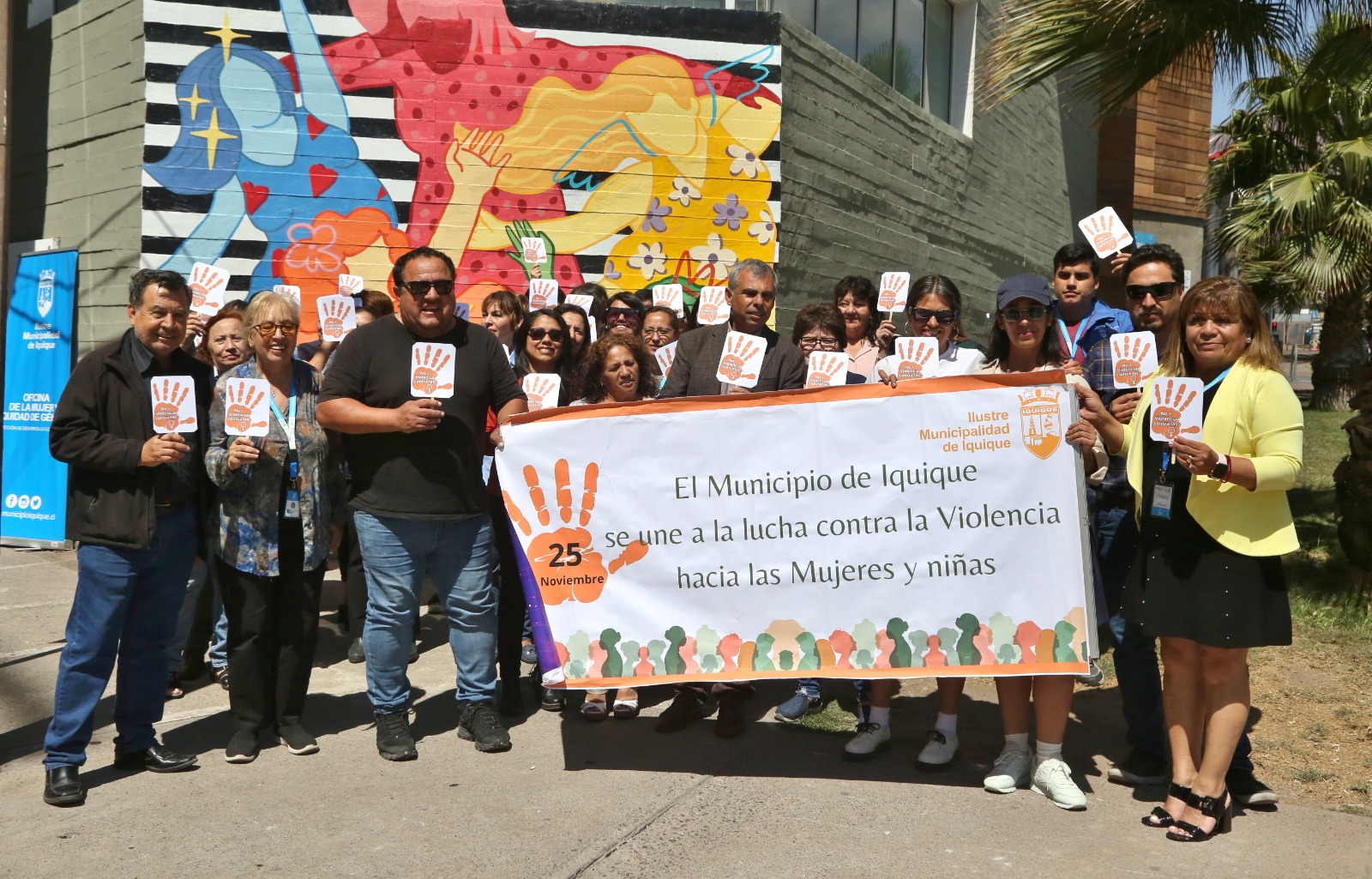 Municipalidad de Iquique entrega a la comunidad dos murales conmemorativos en Edificio Consistorial
