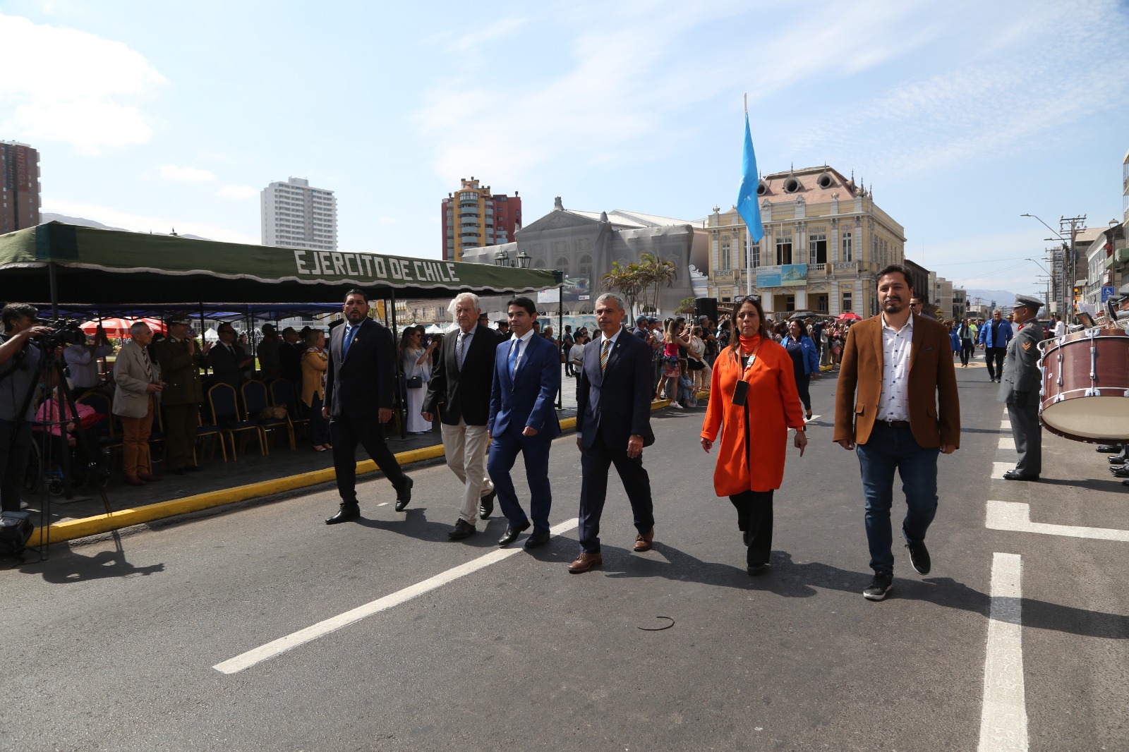 Gran participación tuvo Desfile Cívico por los 144 años de la Municipalidad de Iquique