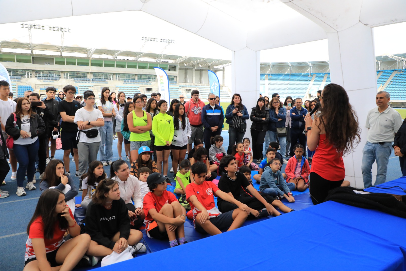 Niñas, niños y jóvenes compartieron con medallista panamericana