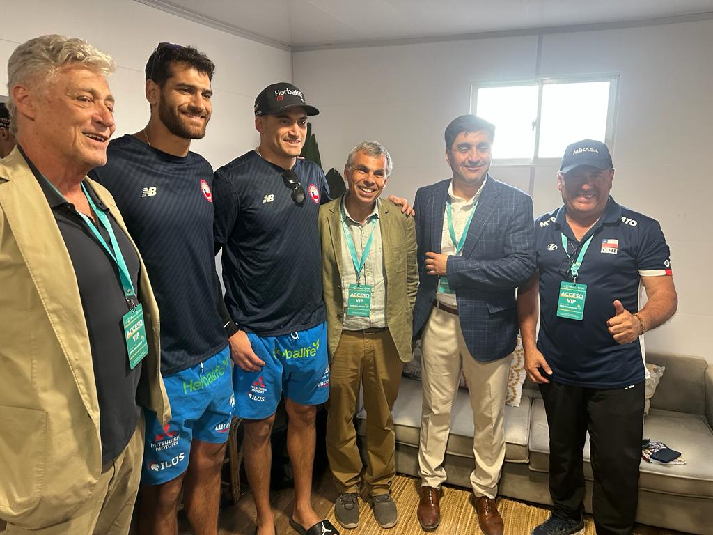 Alcalde Soria junto a primos Grimalt presentes en final de Liga Nacional de menores de Voley-Playa