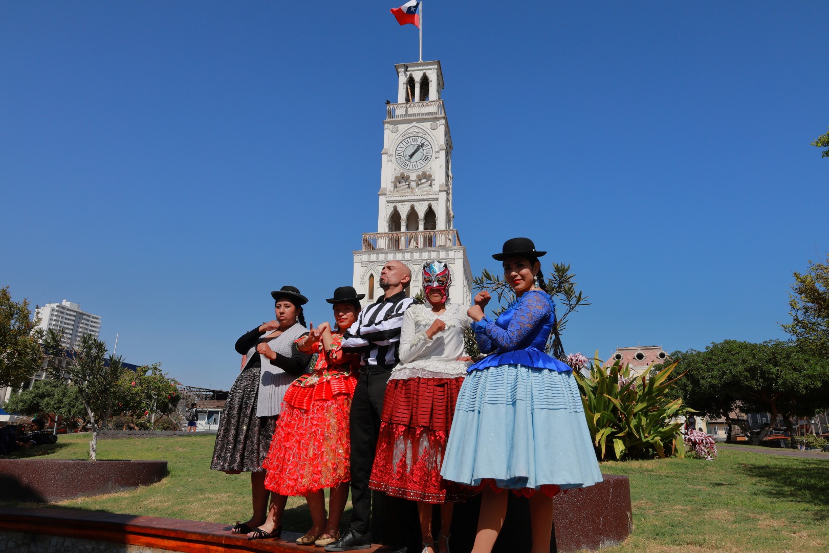 "Cholitas Luchadoras" llegan desde Bolivia a conquistar el ring del Arena Cavancha