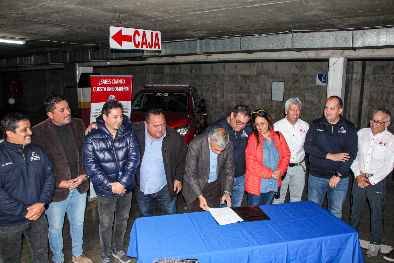 IM I entrega decreto que otorga permiso precario al Cuerpo de Bomberos para administrar estacionamientos bajo Plaza Prat