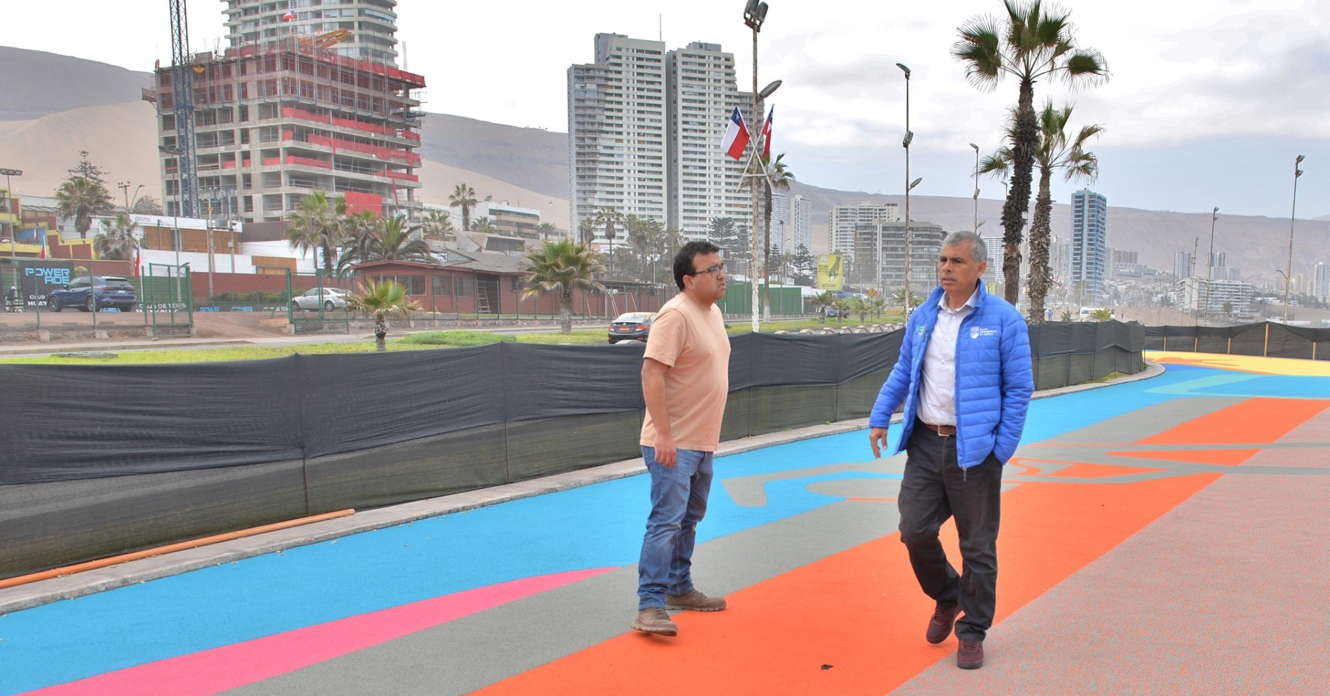 Municipalidad de Iquique avanza en aplicación de caucho en Parque Playa Brava