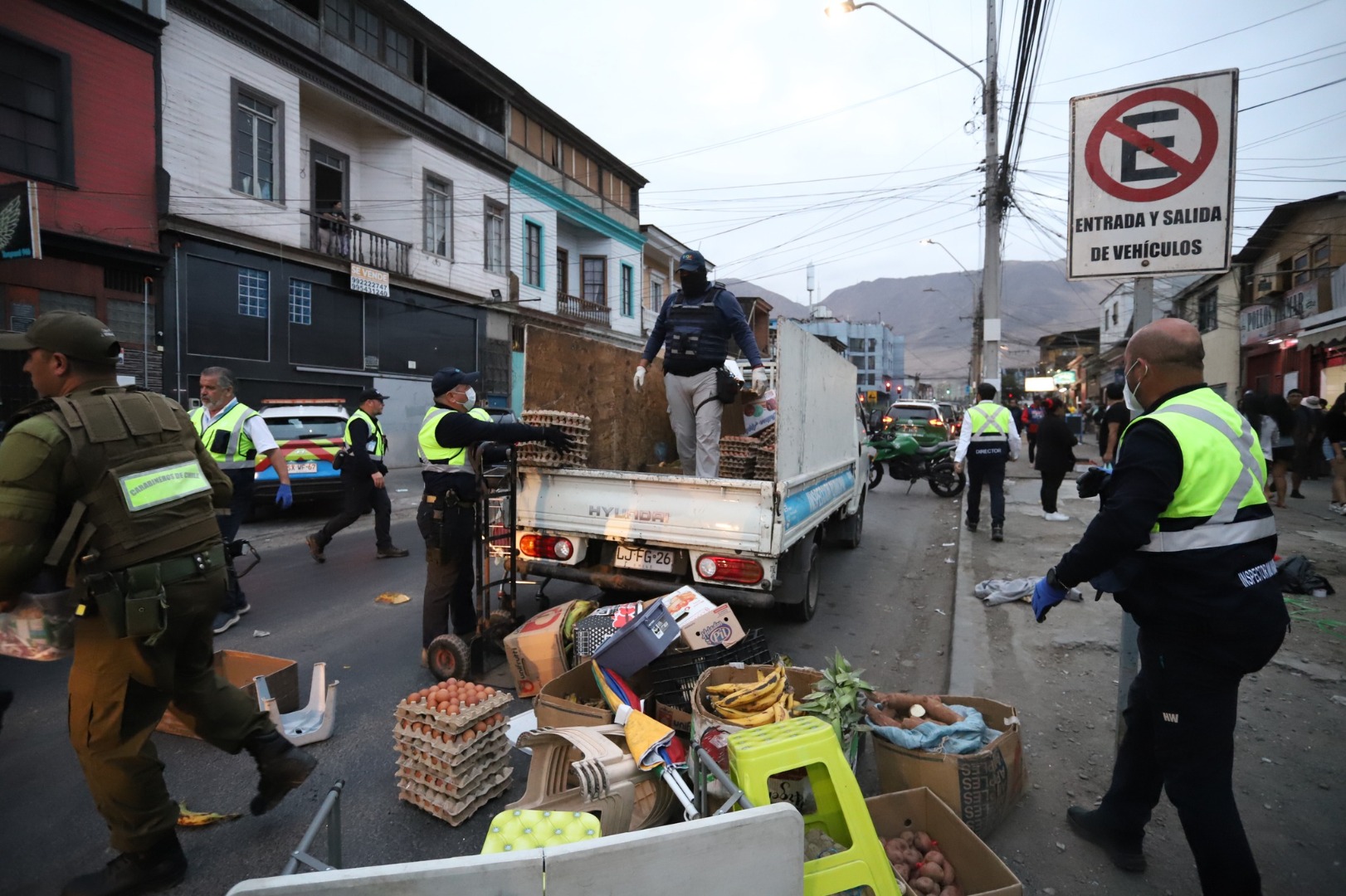 IMI decomisa 3 toneladas de alimentos y carros en fiscalización al comercio informal